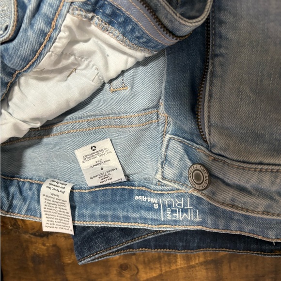 Size 8 Jean bundle - Picture 2 of 6